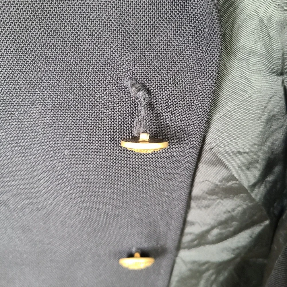 LaCrosse loose button